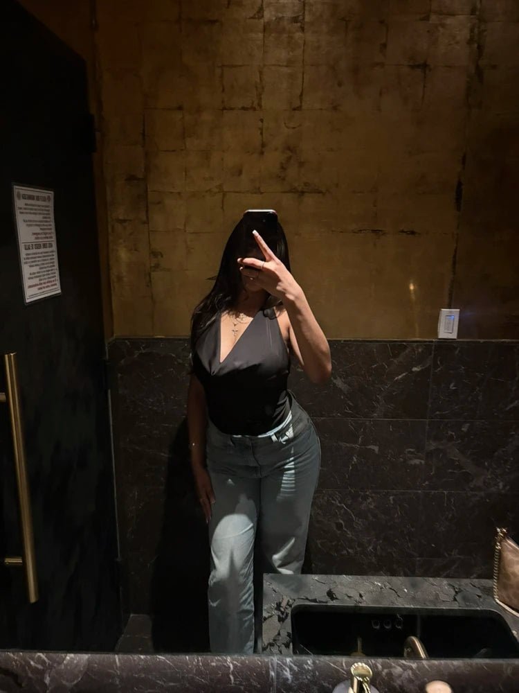 Top de alças com decote profundo e gola halter Jeriza