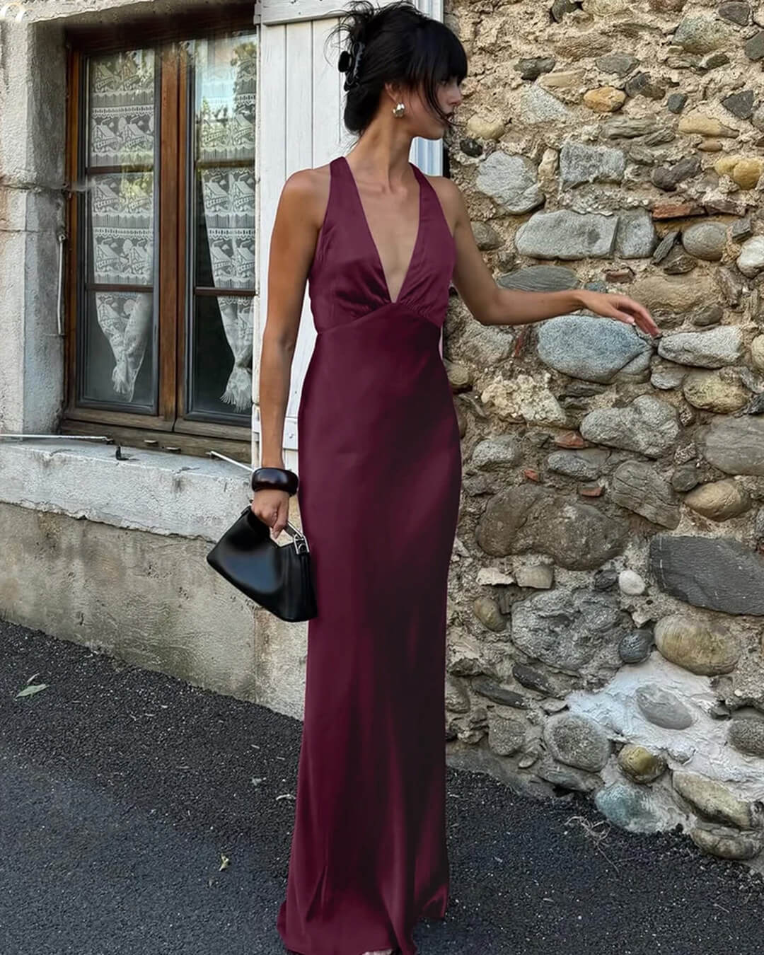 Vestido maxi de cetim vermelho-vinho com decote halter Joyce