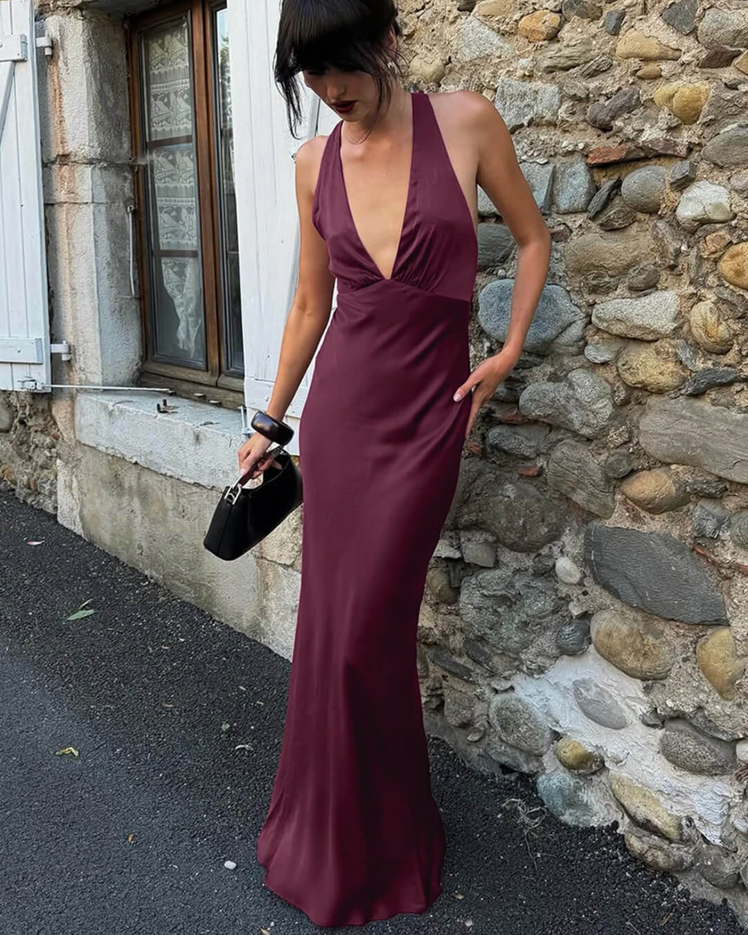 Vestido maxi de cetim vermelho-vinho com decote halter Joyce
