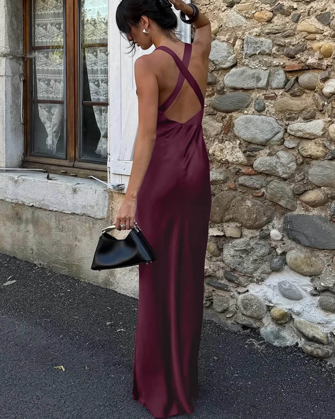 Vestido maxi de cetim vermelho-vinho com decote halter Joyce