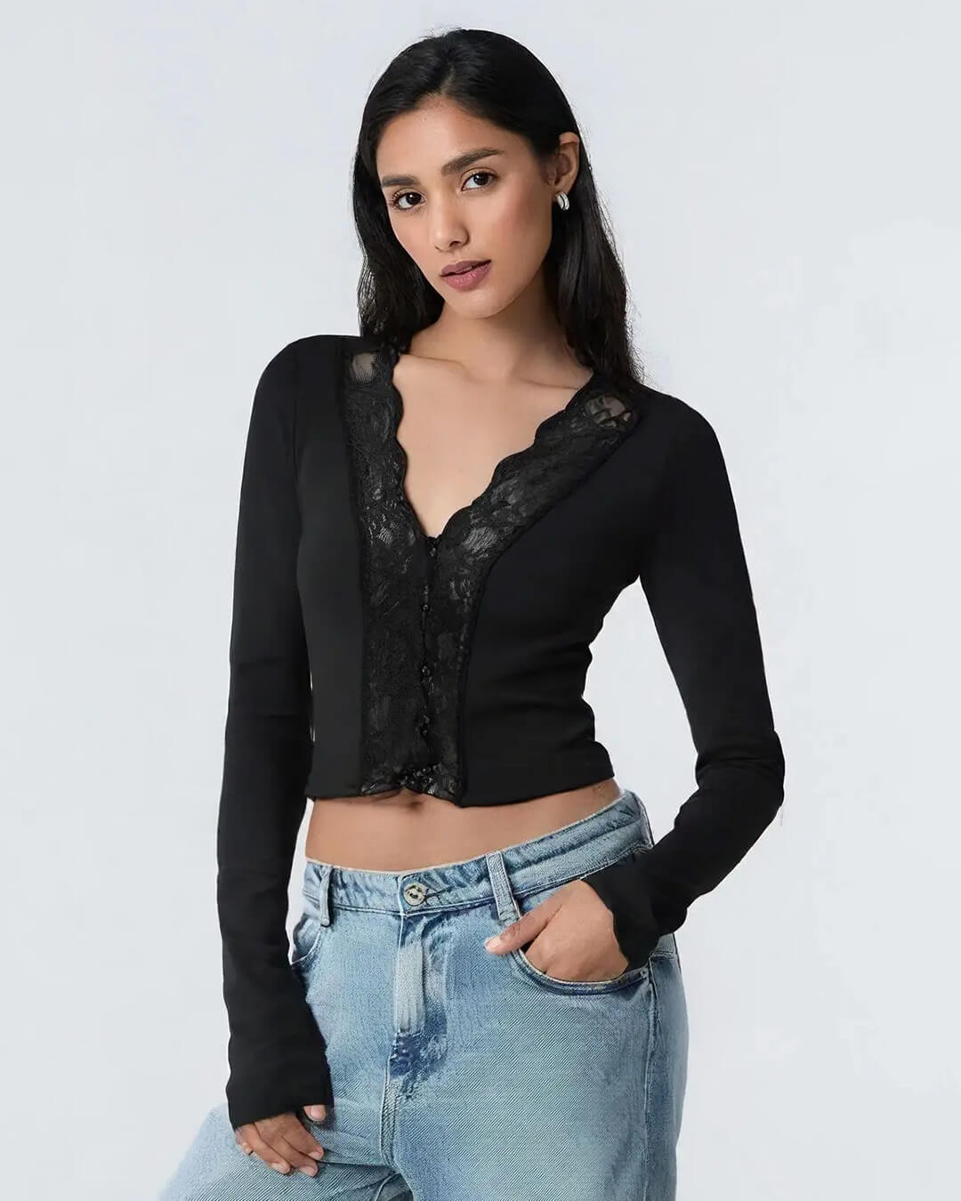 Blusa Julia de manga comprida com acabamento em renda