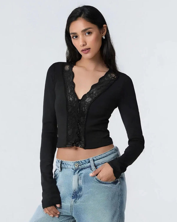 Blusa Julia de manga comprida com acabamento em renda