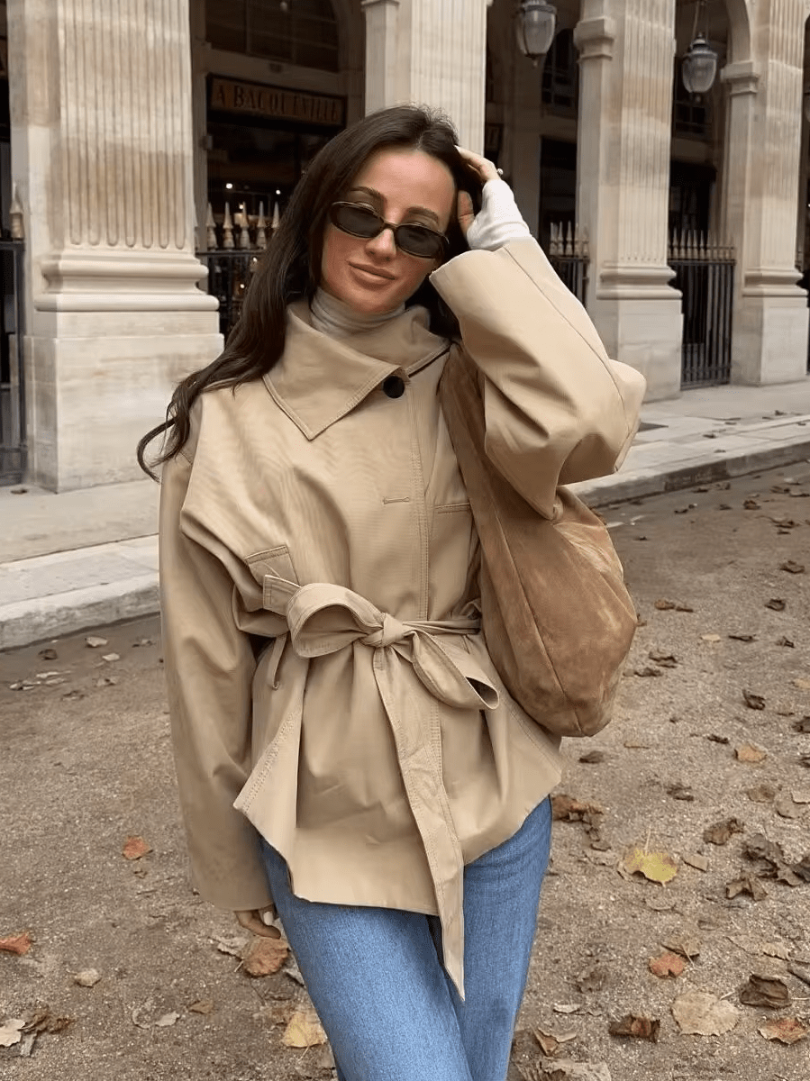 Gabardina Julie assimétrica com cinto