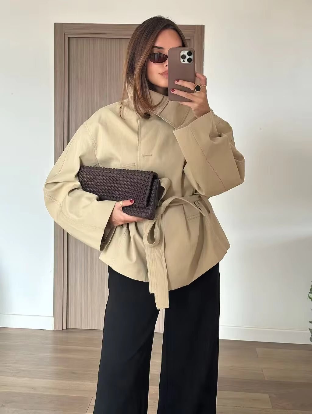 Gabardina Julie assimétrica com cinto