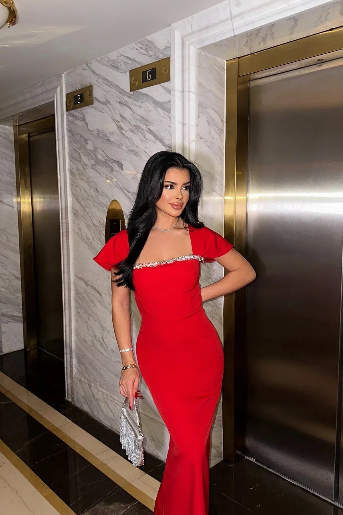 Vestido comprido Kaila justo ao corpo com decote quadrado