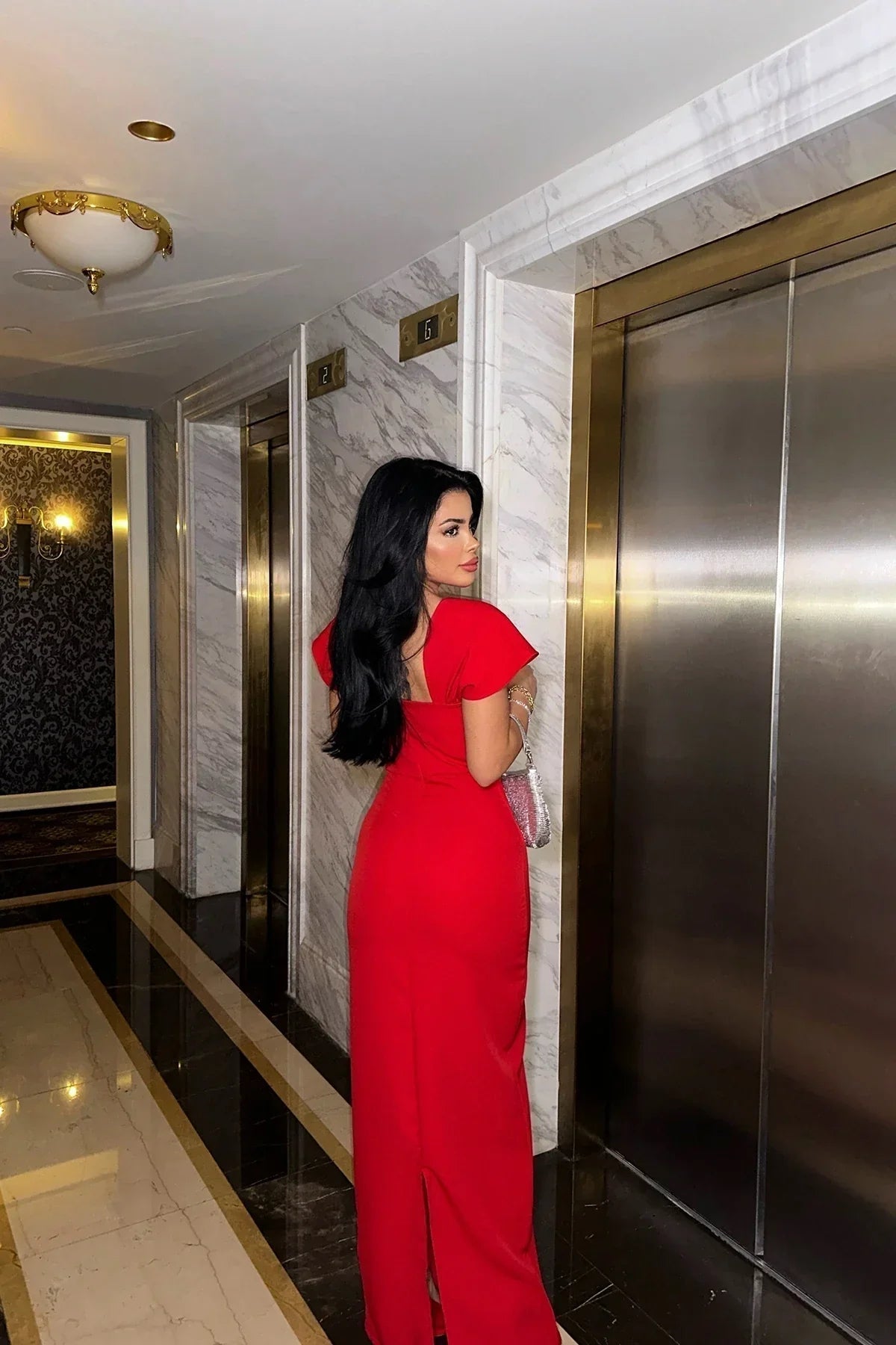 Vestido comprido Kaila justo ao corpo com decote quadrado