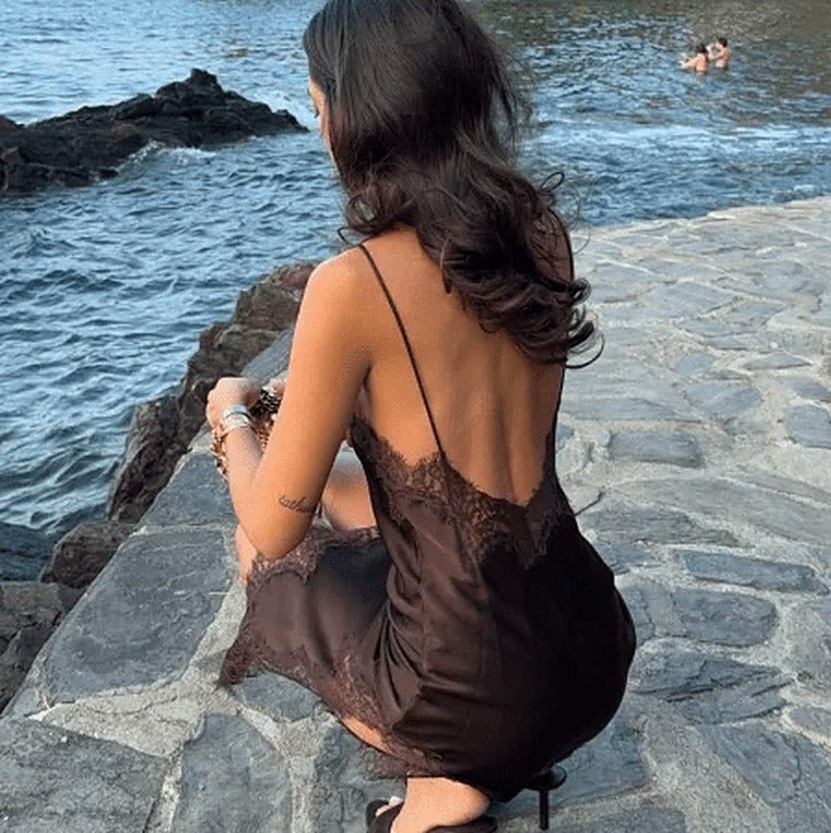 Vestido curto assimétrico de cetim Kara