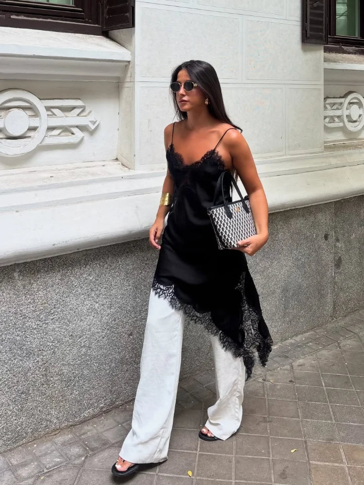 Vestido curto assimétrico de cetim Kara