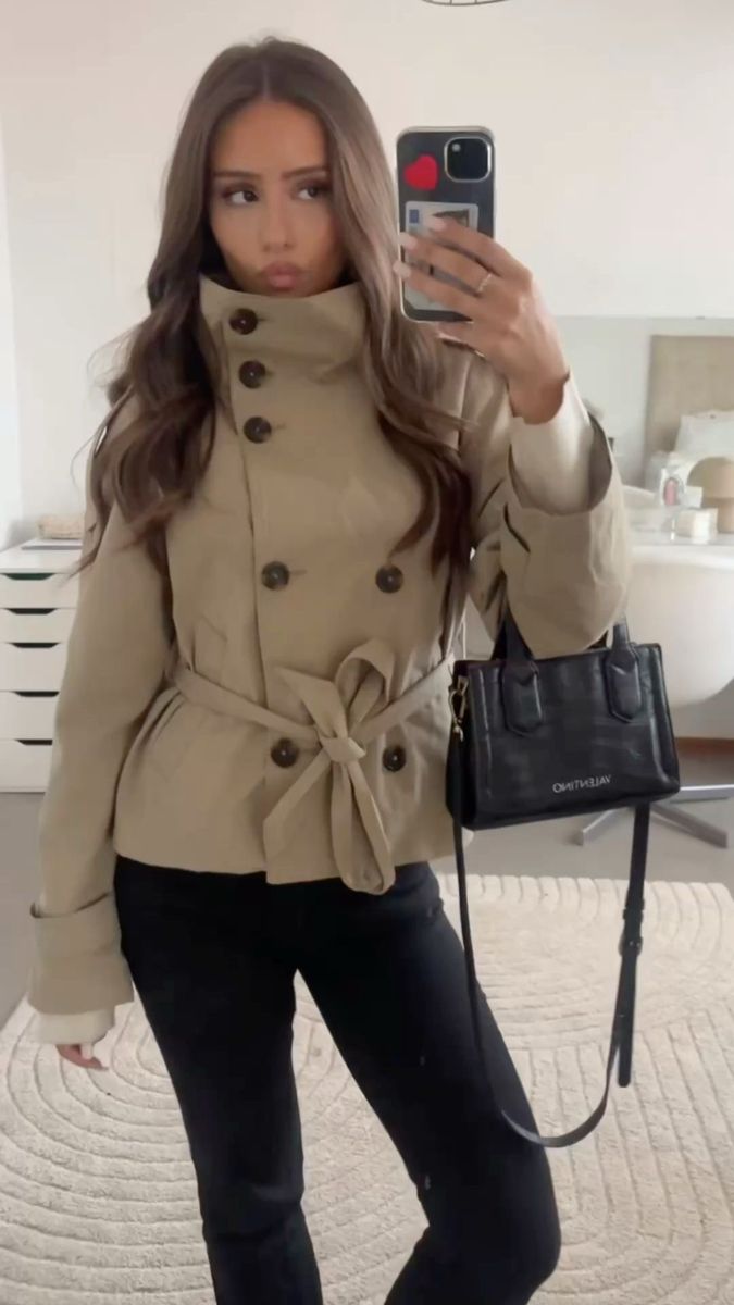 Gabardine curta com gola subida Kara