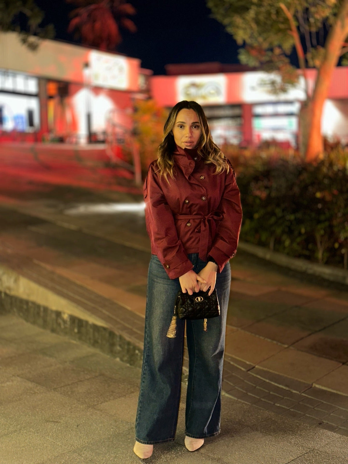 Gabardine curta com gola subida Kara