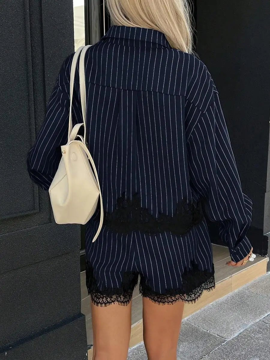 Conjunto de calções às riscas diplomáticas, com acabamento de renda, Kate