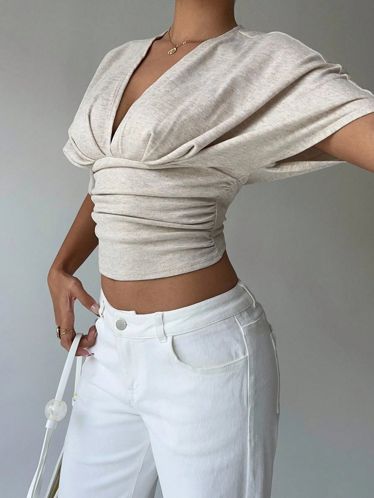 Blusa justa com decote profundo Kendra