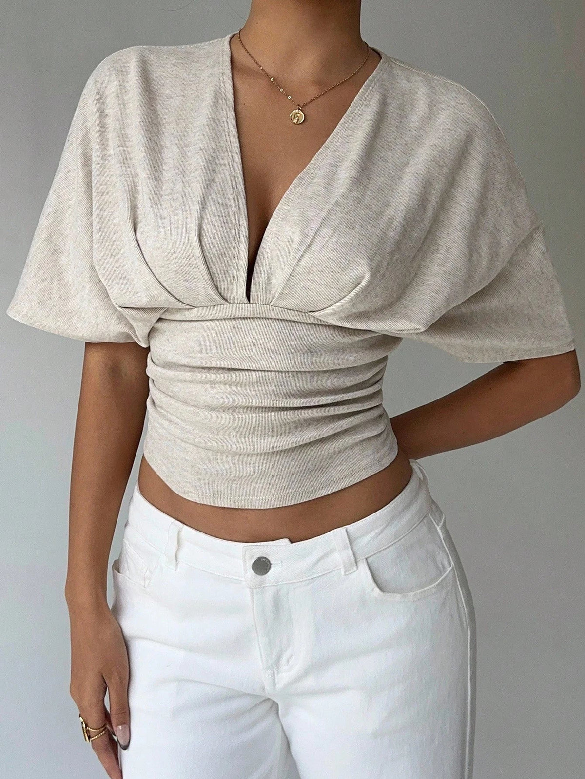 Blusa justa com decote profundo Kendra