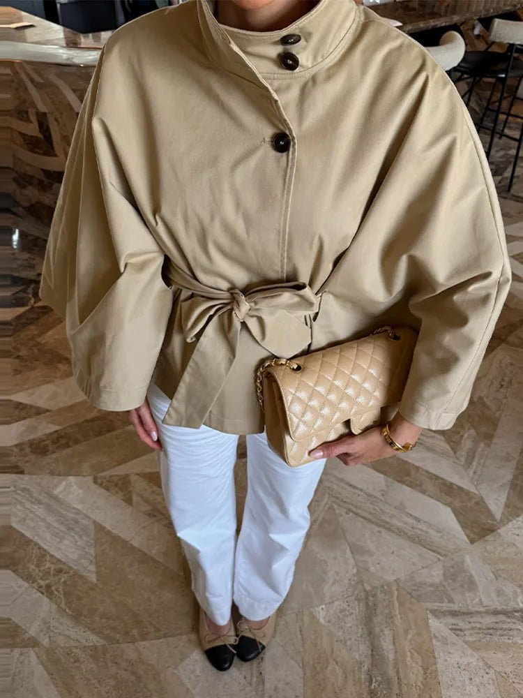Casaco Kimberly estilo capa com cinto