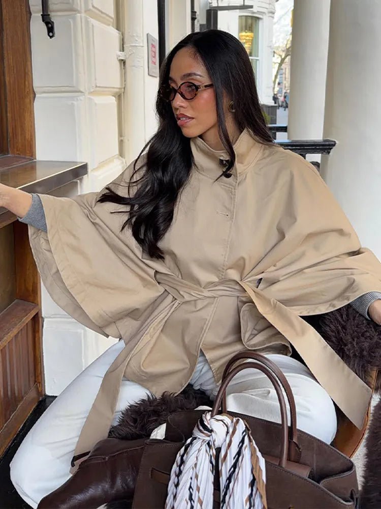 Casaco Kimberly estilo capa com cinto