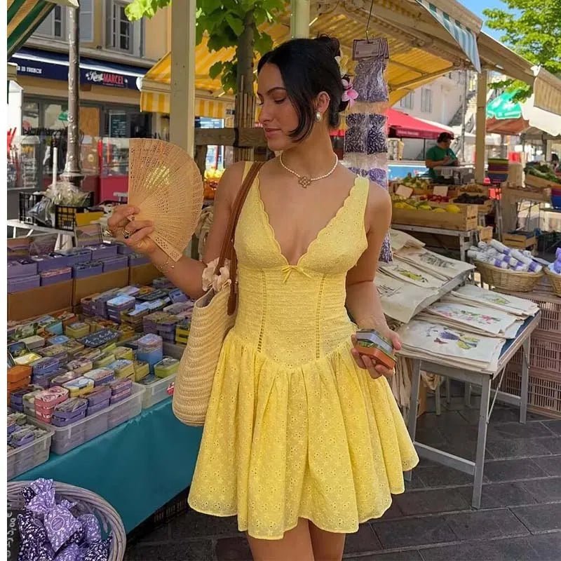 Vestido mini Kirsten com decote profundo