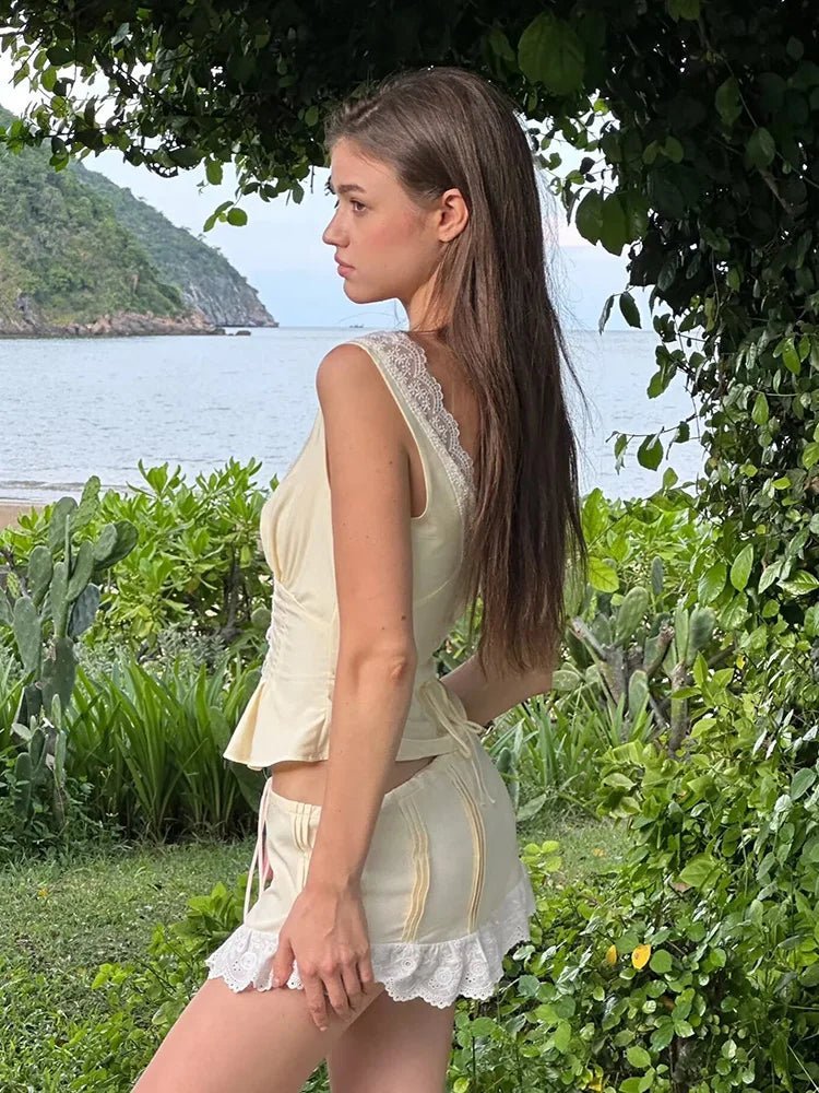 Conjunto de saia mini com acabamento em renda Klarissa