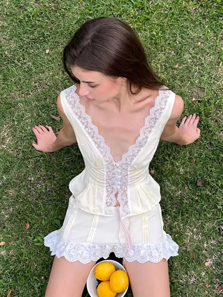 Conjunto de saia mini com acabamento em renda Klarissa