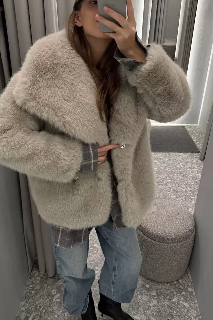 Blusão Krista em pelo sintético