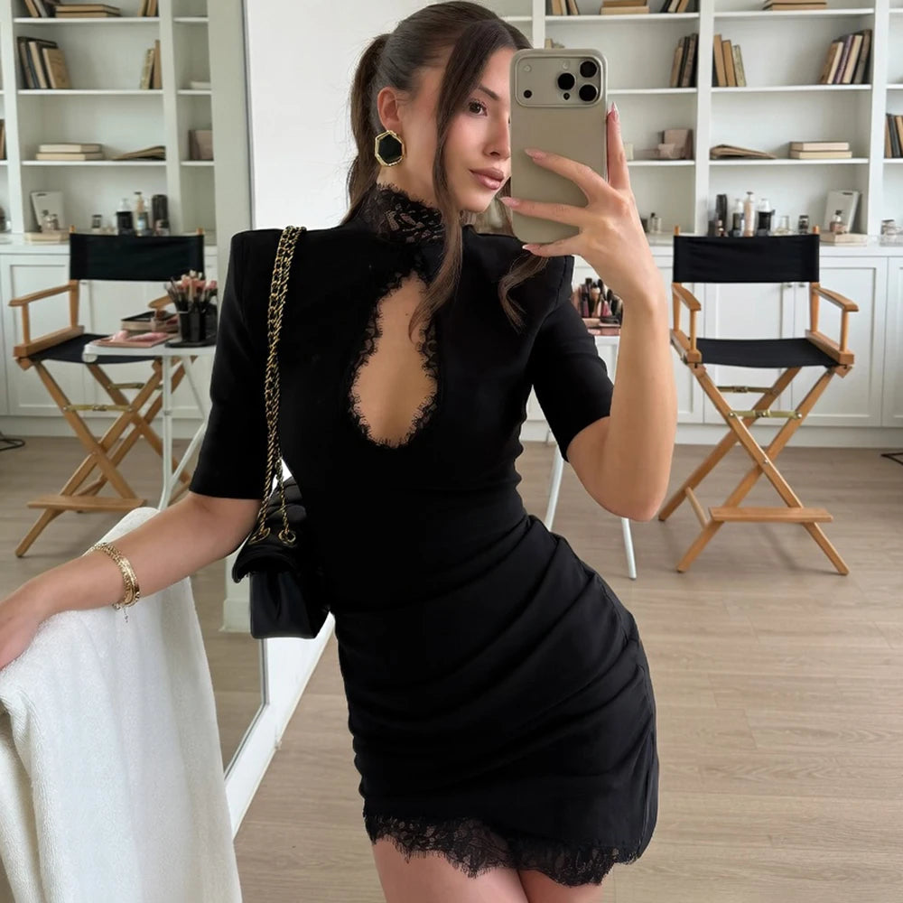 Vestido de renda com recortes II