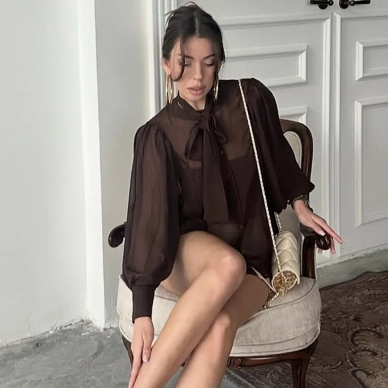 Blusa transparente com gola de laço Flavia