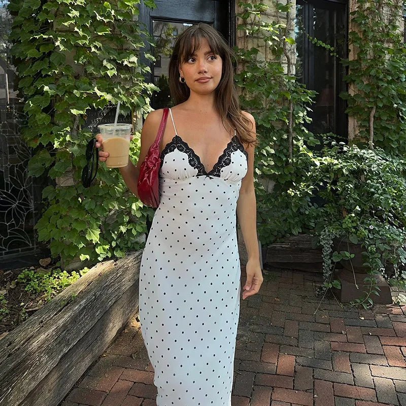 Vestido Laura às bolinhas com acabamento em renda