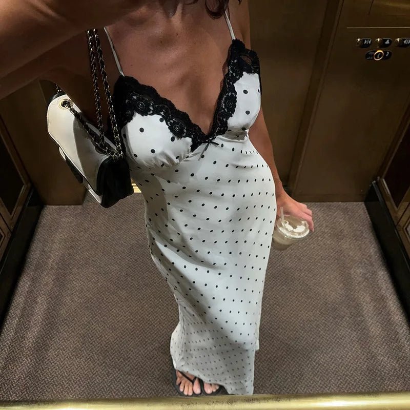Vestido Laura às bolinhas com acabamento em renda