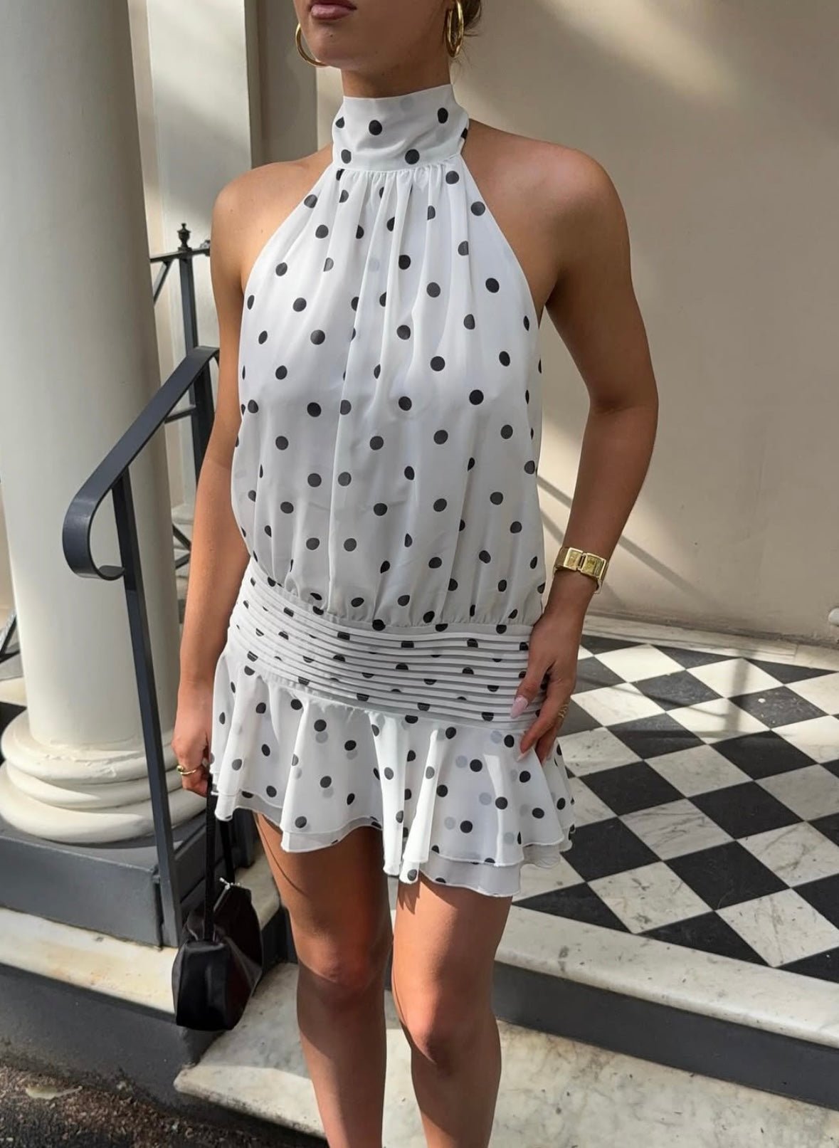Vestido mini Lianna com bolinhas e decote halter