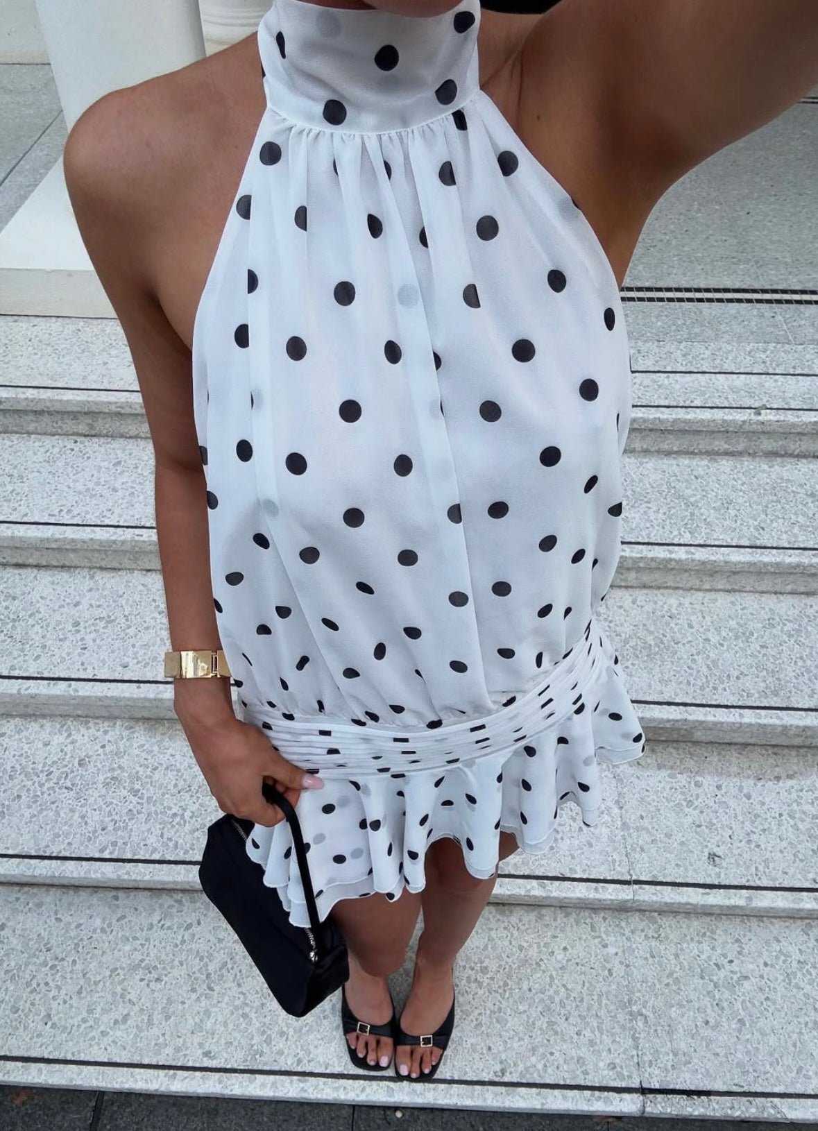 Vestido mini Lianna com bolinhas e decote halter