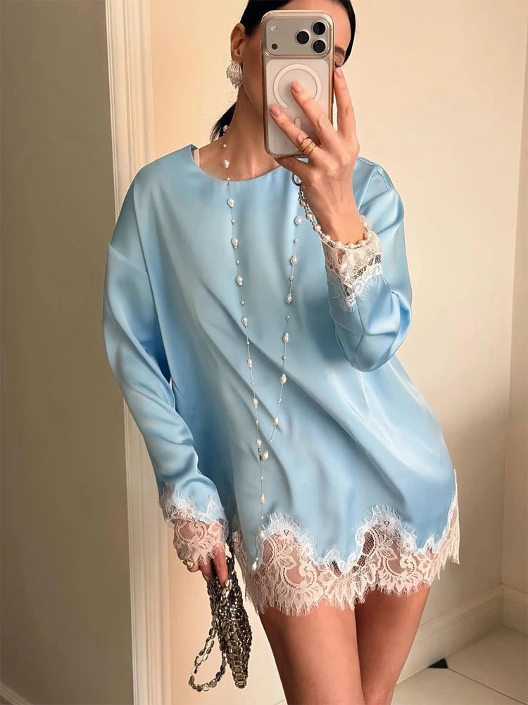 Vestido de cetim com renda e detalhe de laço Linda