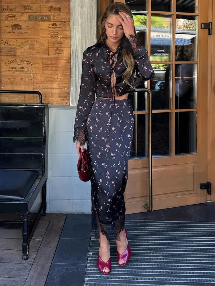 Conjunto de top floral vazado com acabamento em renda e saia comprida Lisa