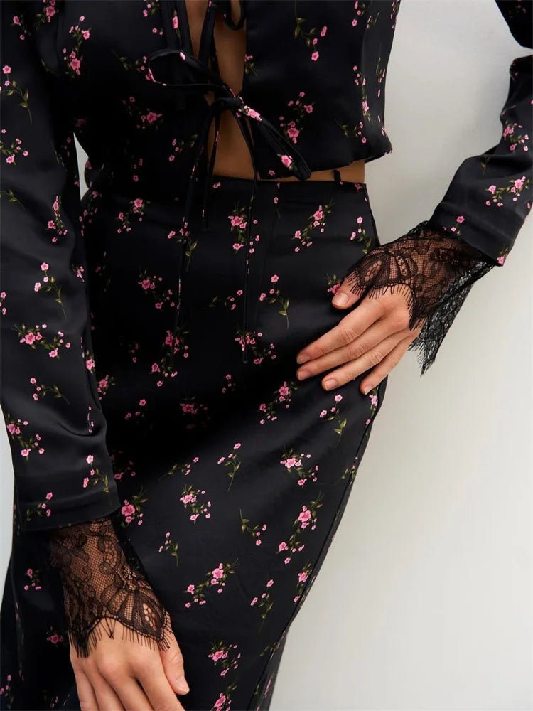 Conjunto de top floral vazado com acabamento em renda e saia comprida Lisa