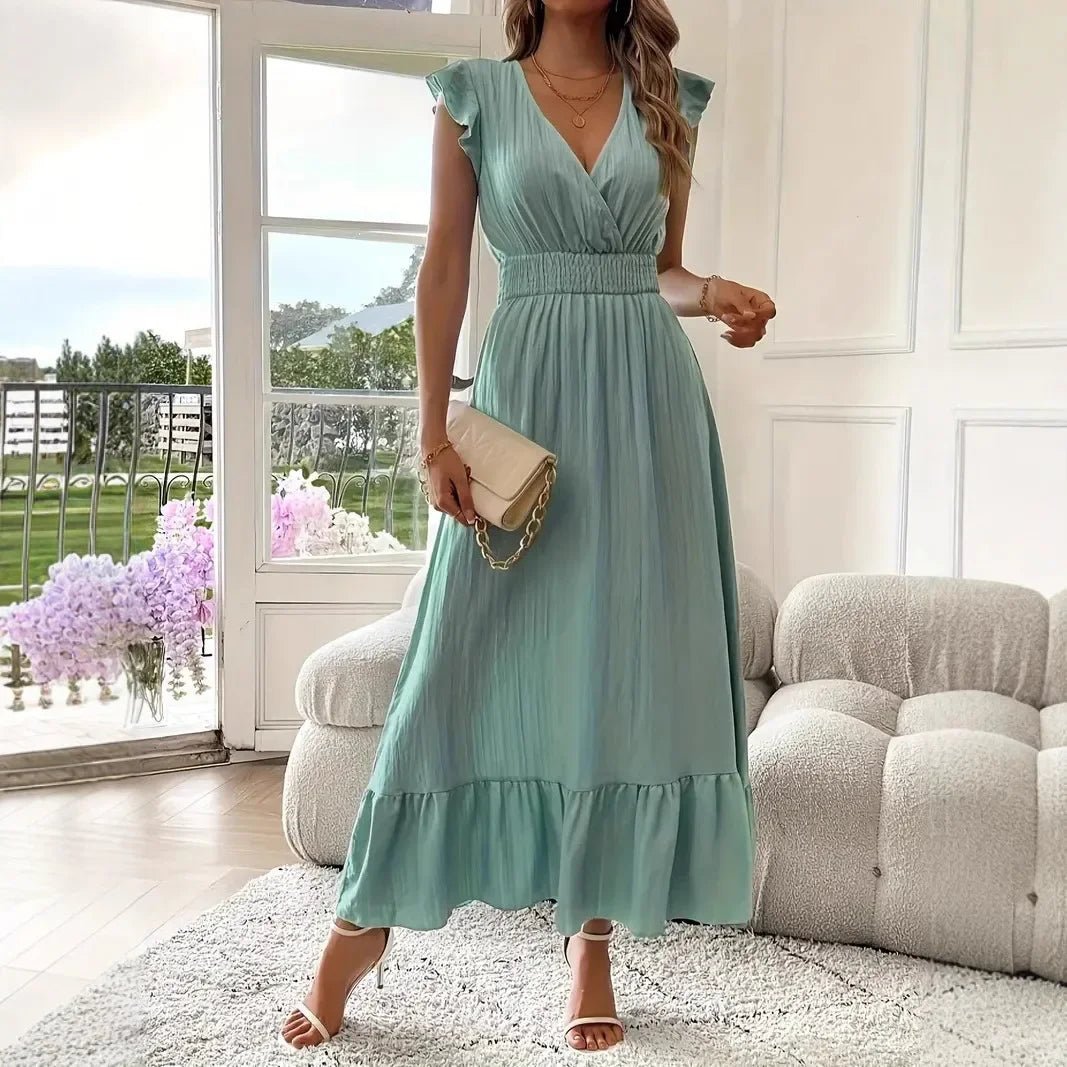 Vestido preto Livia com decote em V e folhos