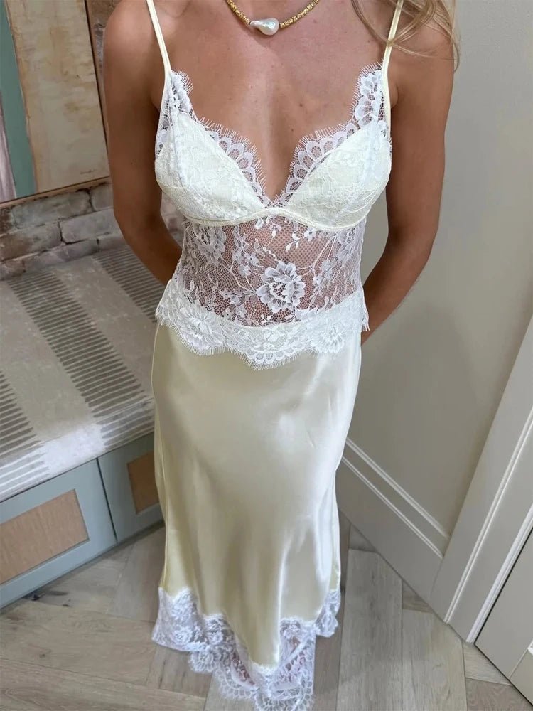 Vestido de cetim e renda com ombros descobertos Lora