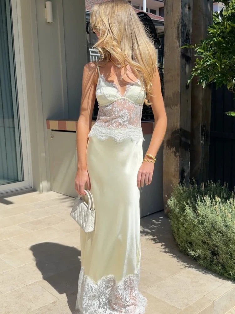 Vestido de cetim e renda com ombros descobertos Lora