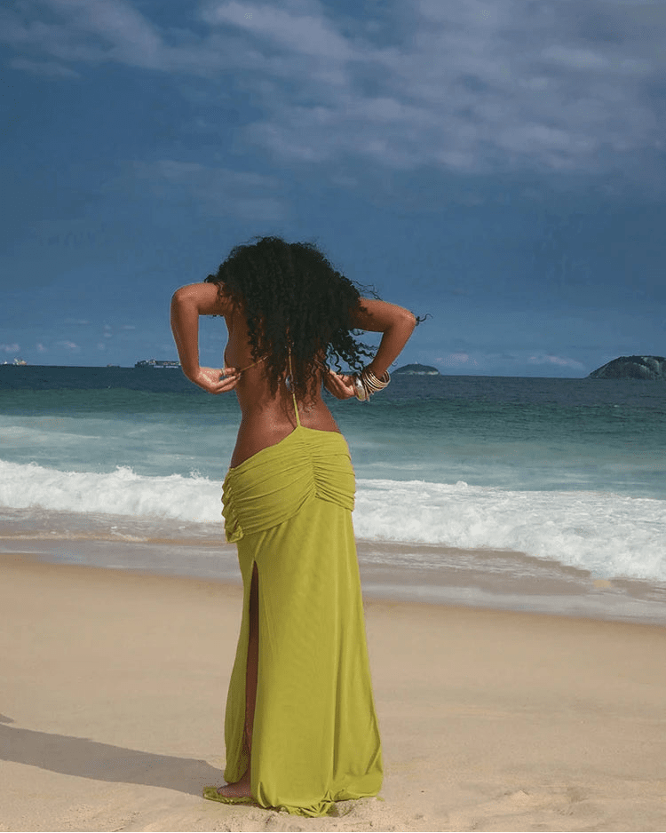 Vestido comprido drapeado e decotado nas costas Margot