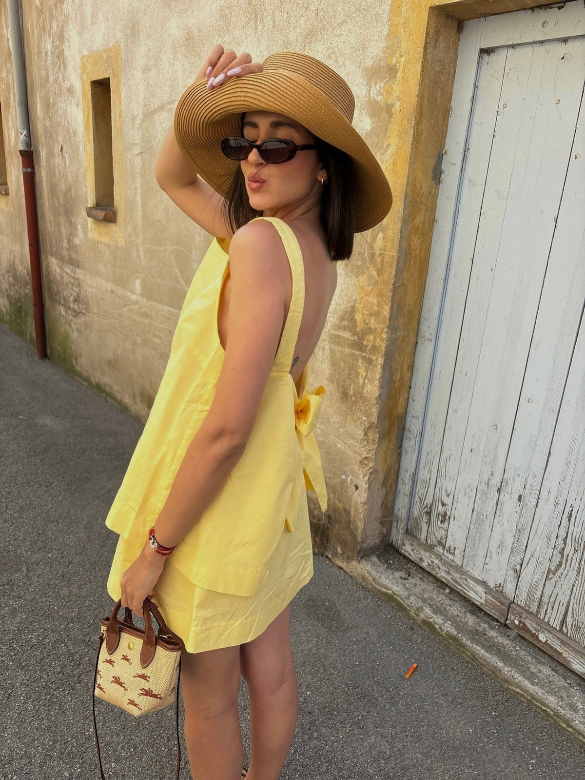 Conjunto Maria de top de alças e saia amarelo-limão