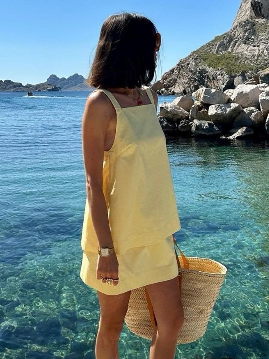 Conjunto Maria de top de alças e saia amarelo-limão