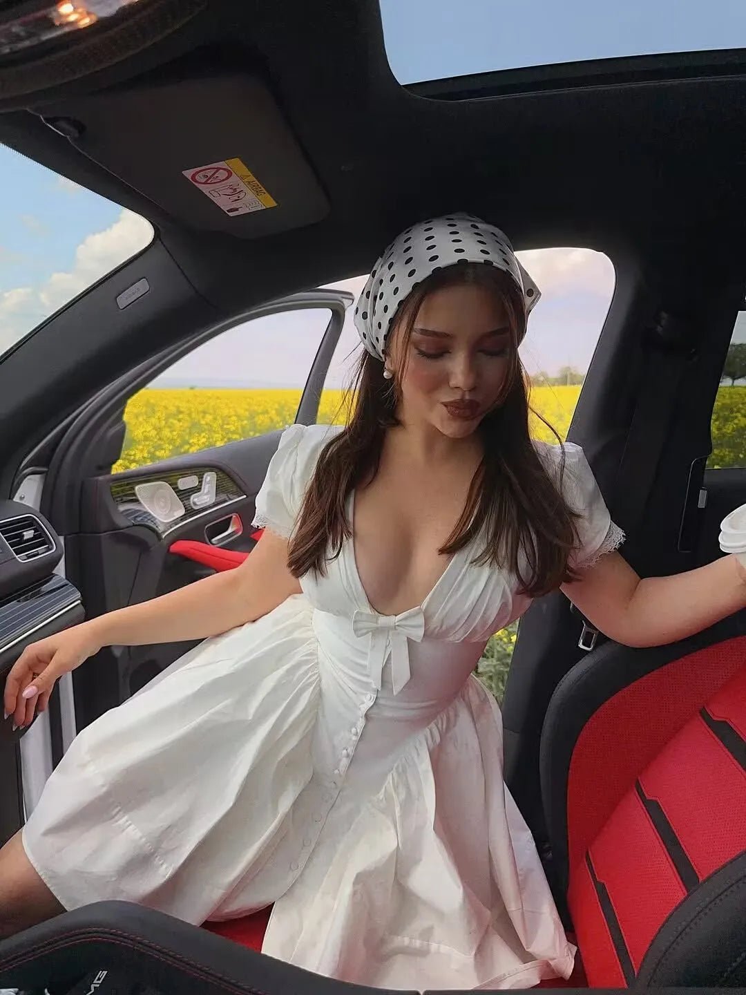 Vestido mini com laço e decote em V Mia
