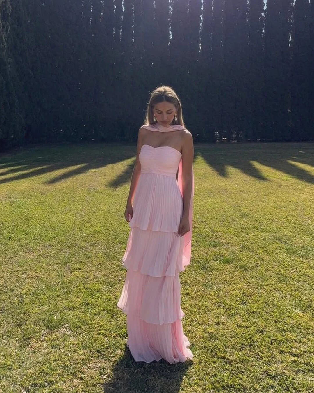 Vestido comprido plissado em camadas sem alças Michelle