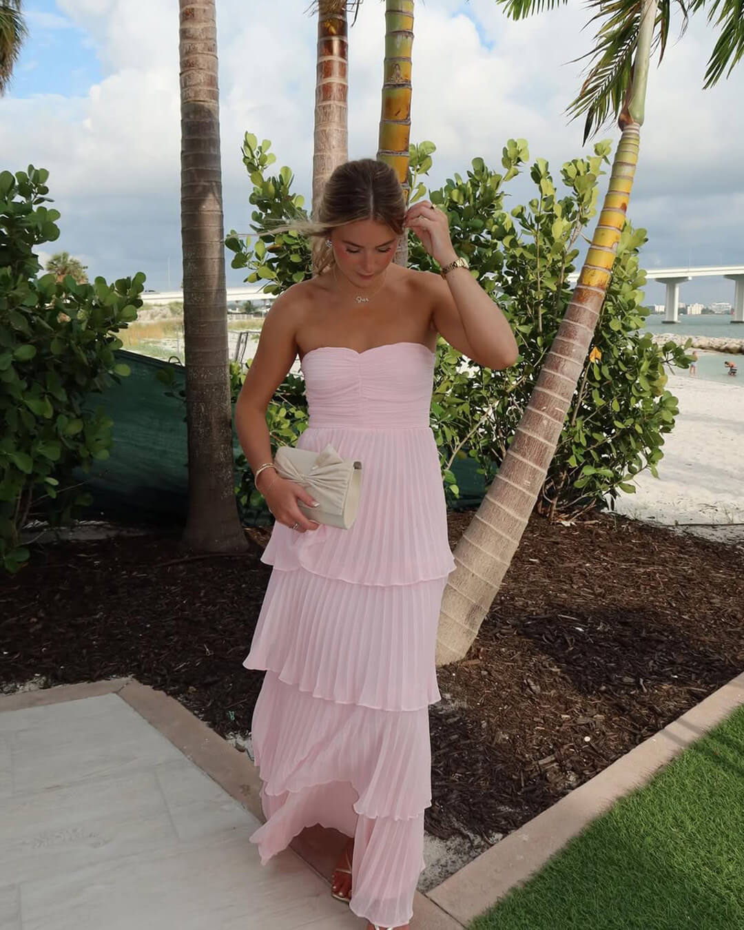 Vestido comprido plissado em camadas sem alças Michelle