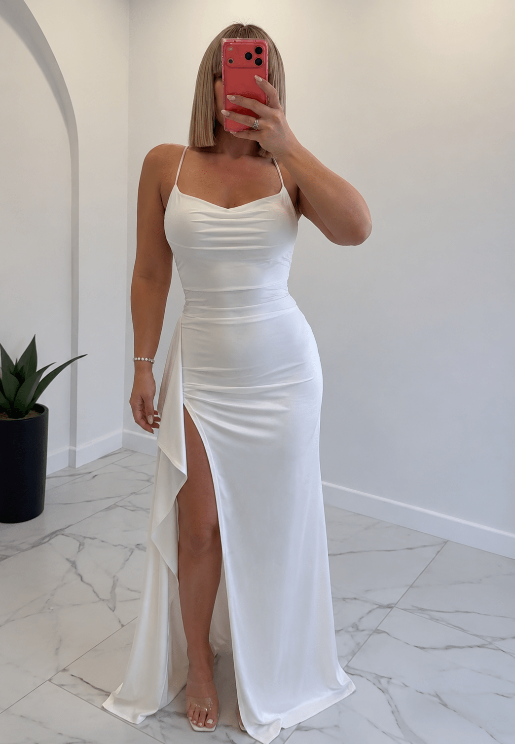 Vestido maxi Miranda em cetim com costas abertas
