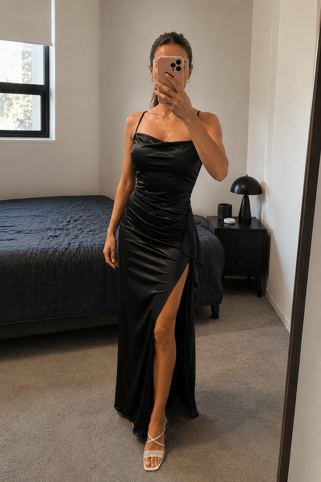 Vestido maxi Miranda em cetim com costas abertas