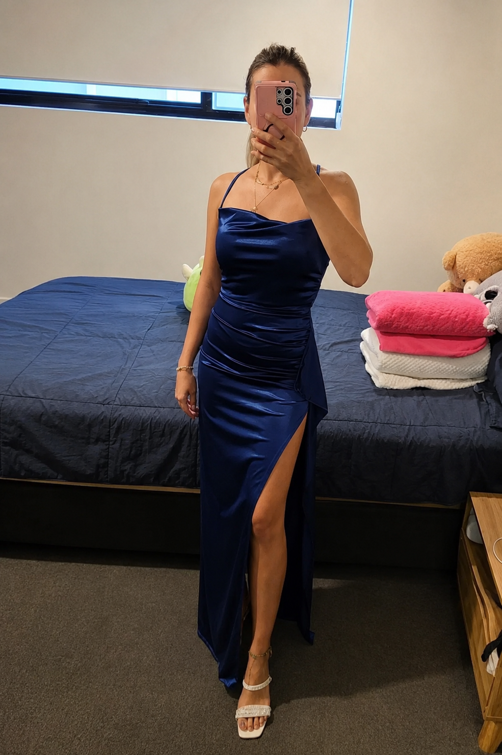 Vestido maxi Miranda em cetim com costas abertas