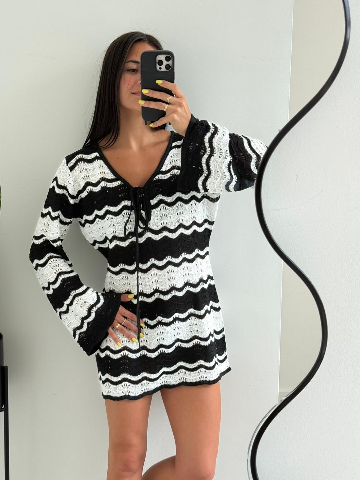 Vestido curto de croché contrastante Miriam