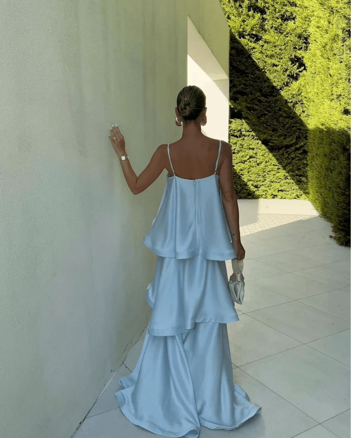 Vestido comprido de cetim com folhos em camadas Nadia