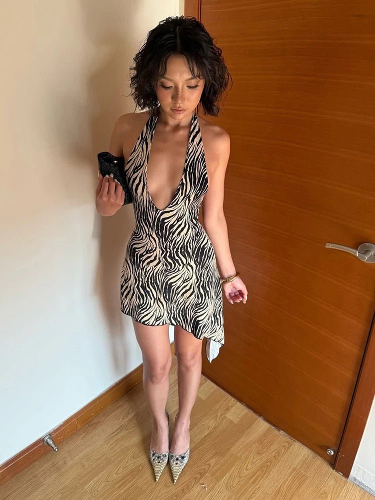 Vestido mini Natasha com padrão de zebra e efeito bandage