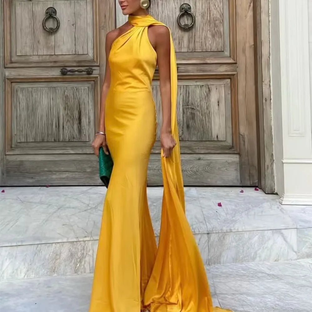 Vestido maxi Neele de cetim com frente única e costas descobertas