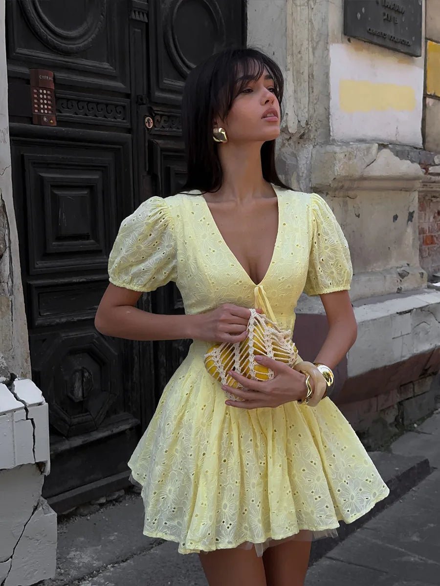 Vestido mini Nicole com decote em V e mangas balão