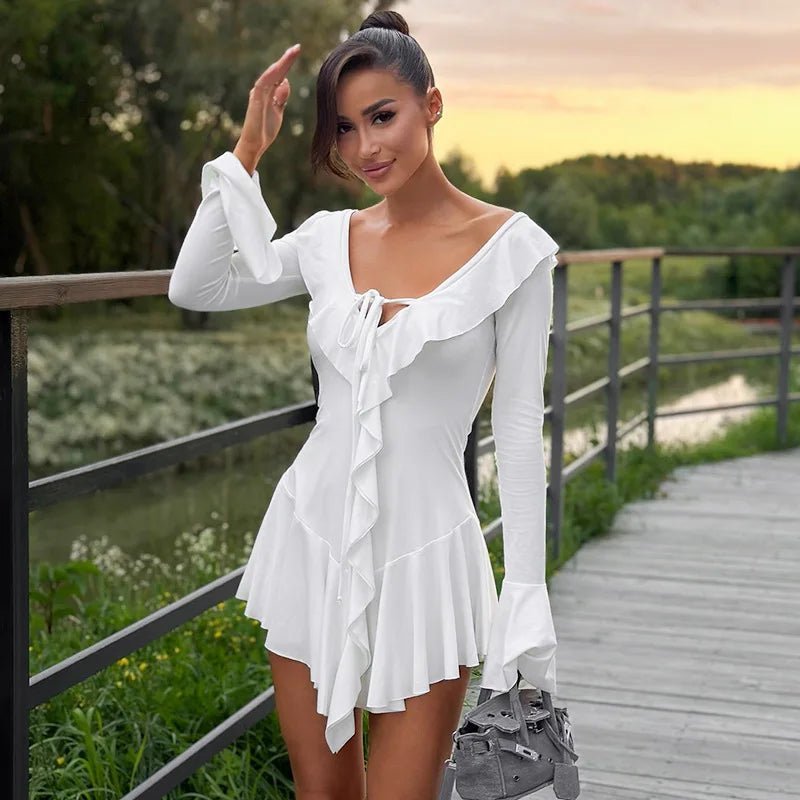 Vestido mini Nicole com decote em V e folhos